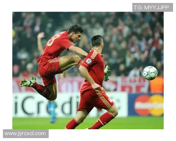 友谊赛精彩对决拜仁与那不勒斯战成平局补时进球引发全场狂欢