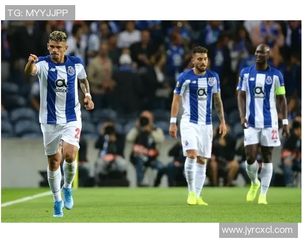 英超激战尤文图斯与本菲卡握手言和帽子戏法引发全场狂欢