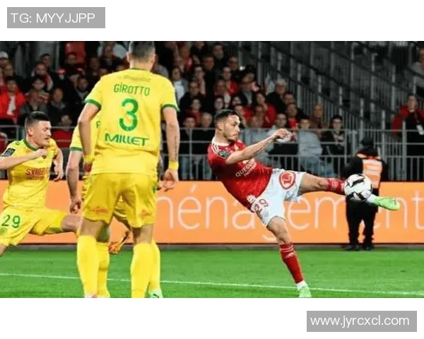 欧冠精彩对决里昂大胜曼联红牌争议引发全场热议